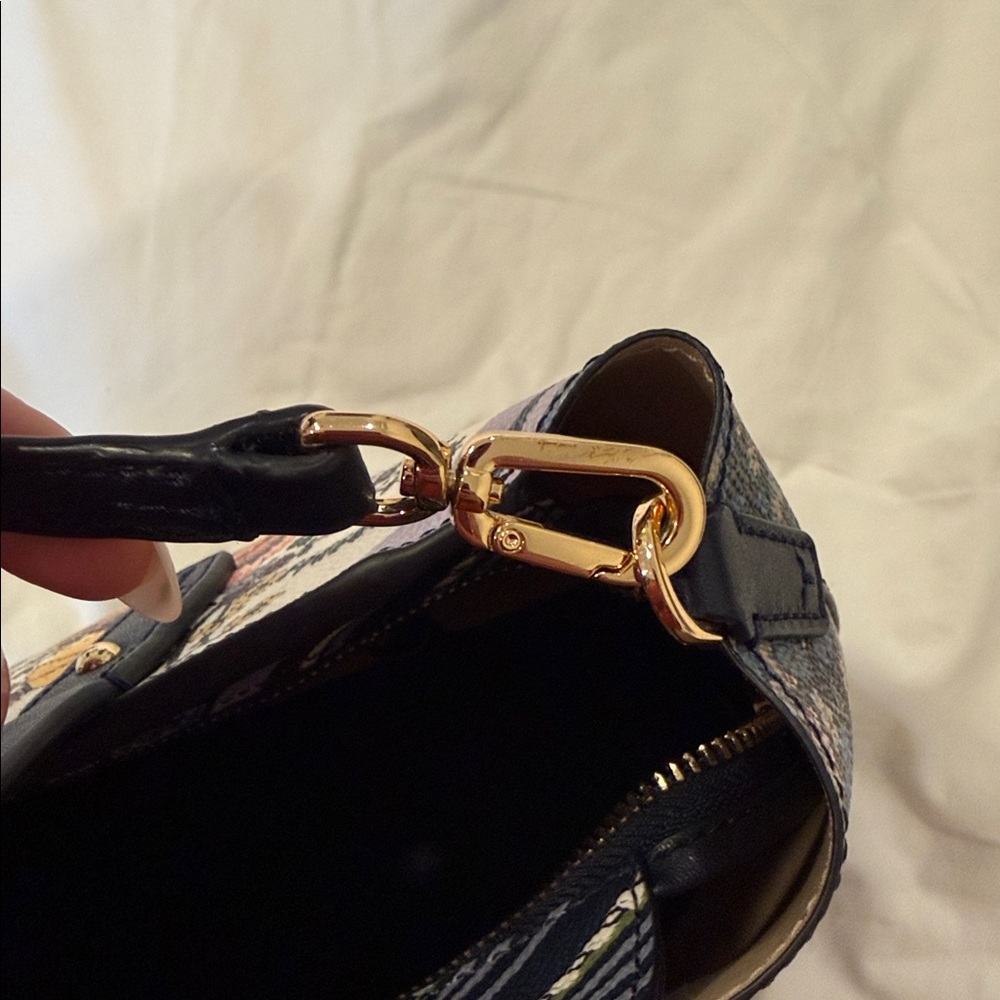 Tory Burch Kerrington Small Zip Tote - Picture 4 of 7